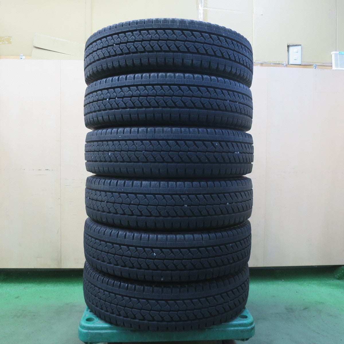 バリ溝！8.5分！6本★トラック タイヤ 175/75R15 103/101L スタッドレス ブリヂストン ブリザック W979 15インチ★6052511イスタ
