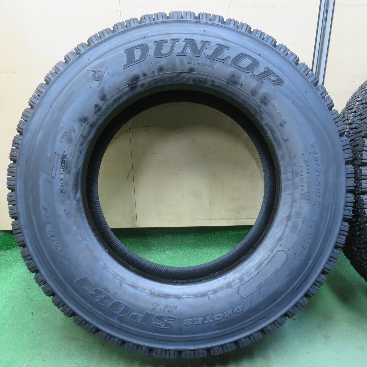 未使用！25年★トラック タイヤ 245/70R19.5 136/134J スタッドレス ダンロップ デクテス SP081 DECTES 19.5インチ★6033001イスタ