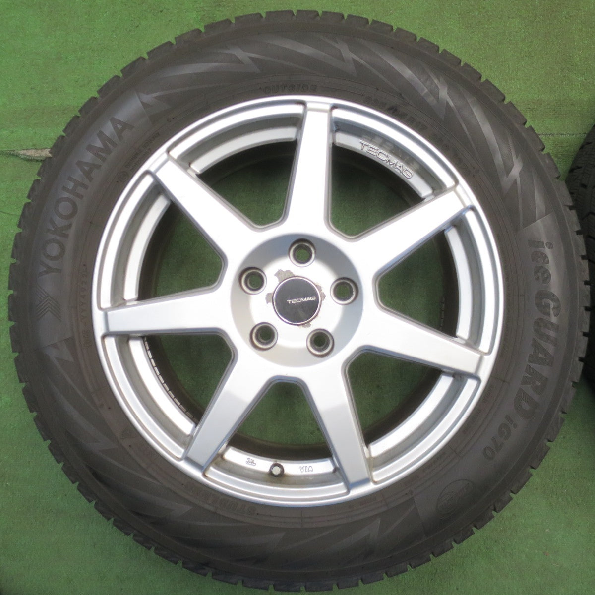 バリ溝！22年！9.5分★BMW 等 TECMAG Type 207R 235/55R17 スタッドレス ヨコハマ アイスガード iG70 テクマグ 17インチ PCD112/5H★6051801NJス