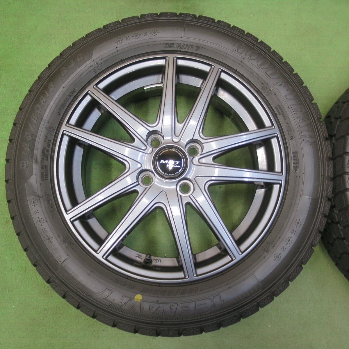 バリ溝！22年！キレイ！9分★スタッドレス 185/60R15 グッドイヤー アイスナビ7 MRT premium 15インチ PCD100/4H★5111409イス