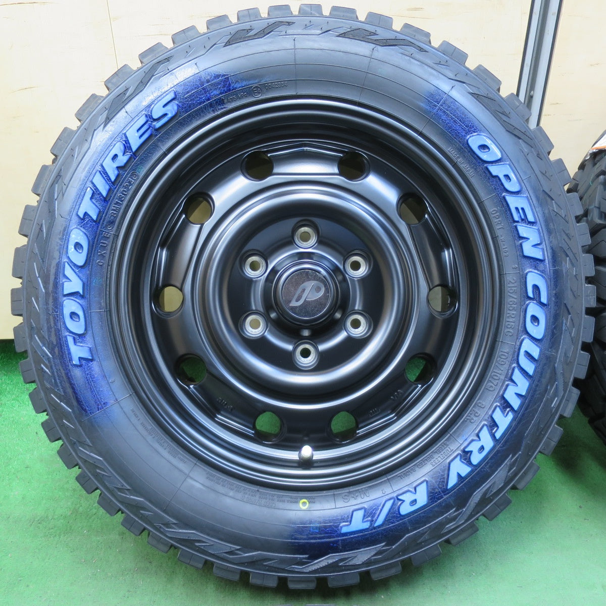 [送料無料] 未使用！24年★215/65R16C 109/107Q 8PR トーヨー オープンカントリー R/T 社外 アルミ 16インチ PCD139.7/6H★5040606IMノ