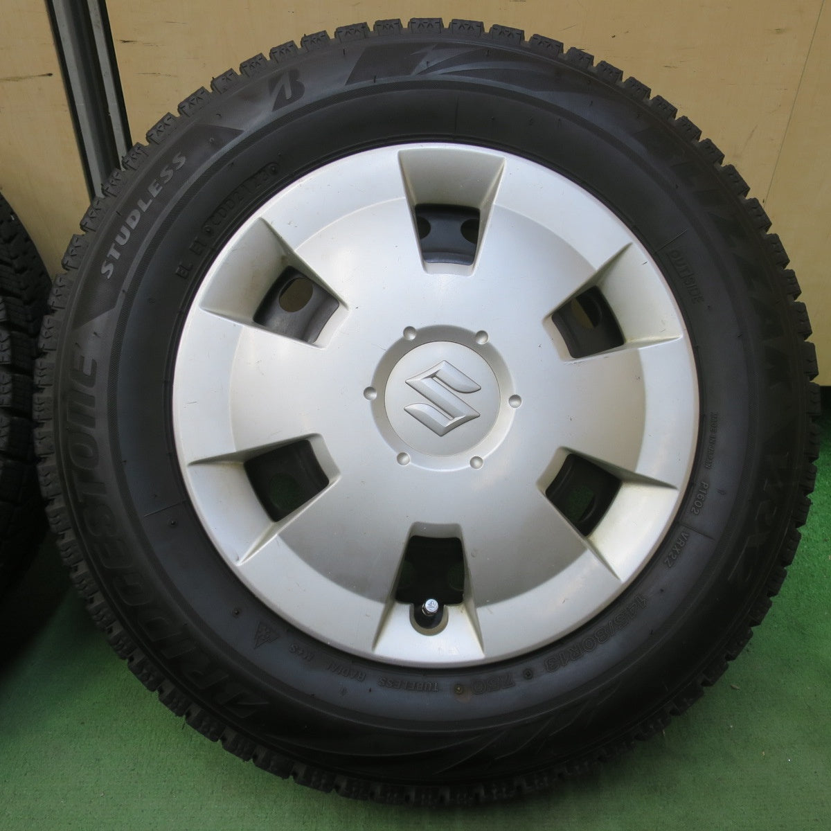 バリ溝！23年！8.5分★スズキ ワゴンR 純正 スチール 145/80R13 スタッドレス ブリヂストン ブリザック VRX2 13インチ PCD100/4H★6043018イス