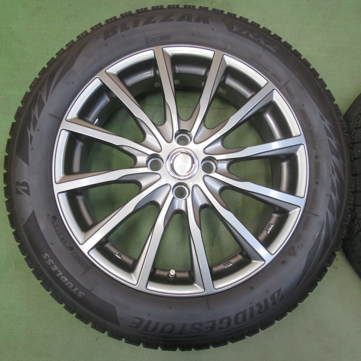 バリ溝！23年！キレイ！8.5分◎スタッドレス 195/60R17 ブリヂストン ブリザック VRX2 BALMINUM AR12 バルミナ 17インチ PCD100/4H◎6080604イス