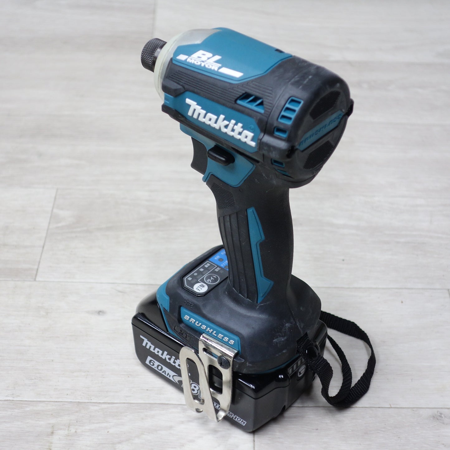 [送料無料] キレイ!バッテリー2個◆マキタ 充電式 インパクト ドライバ 18V TD171D 充電器 ケース付き 電動 工具◆