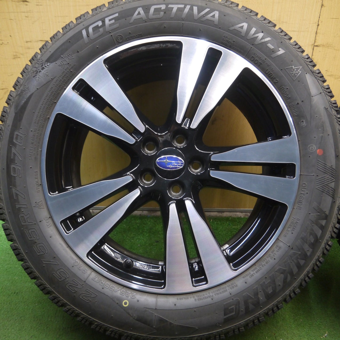 *送料無料* バリ溝！22年！キレイ！9.5分★スバル XV 等 純正 OP SAA 225/55R17 スタッドレス ナンカン アイスアクティバ AW-1 PCD100/5H★4032912Hス
