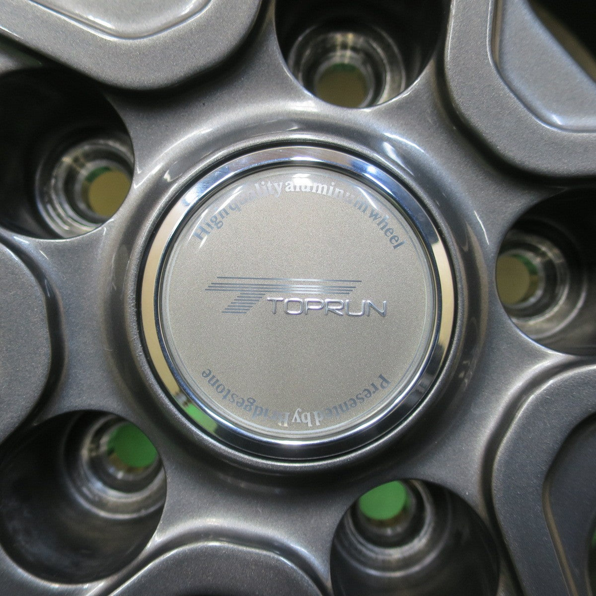 バリ溝！キレイ！9.5分★スタッドレス 205/65R16 ブリヂストン ブリザック VRX3 TOPRUN トップラン 16インチ PCD114.3/5H★6050803イス