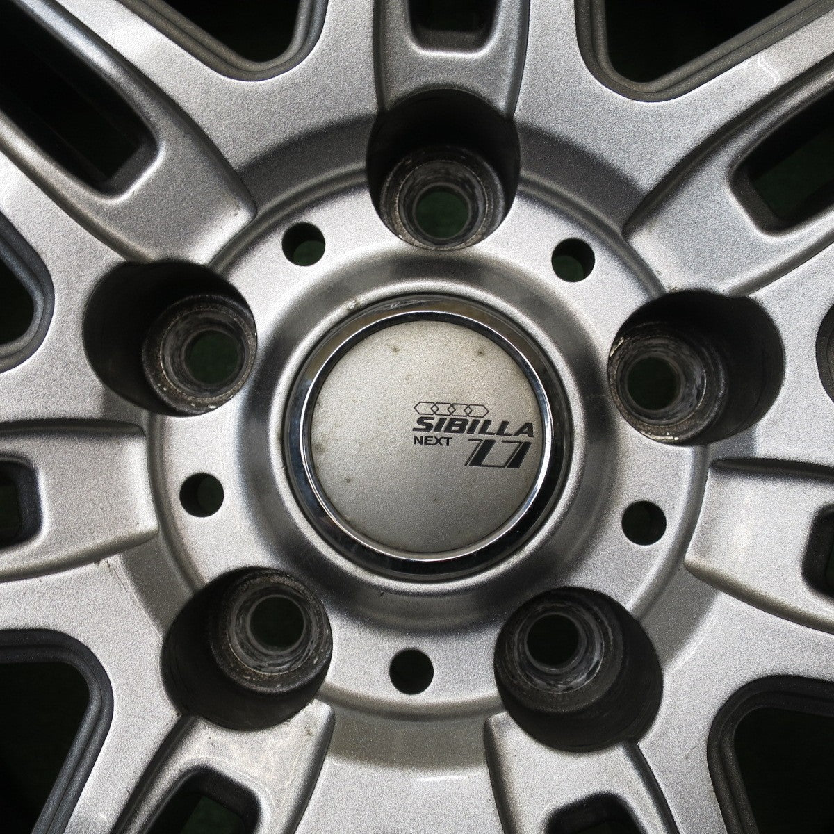バリ溝！キレイ！8.5分★スタッドレス 225/65R17 トーヨー ウインター トランパス TX SIBILLA NEXT Z7 シビラ 17インチ PCD114.3/5H★5052001NJス