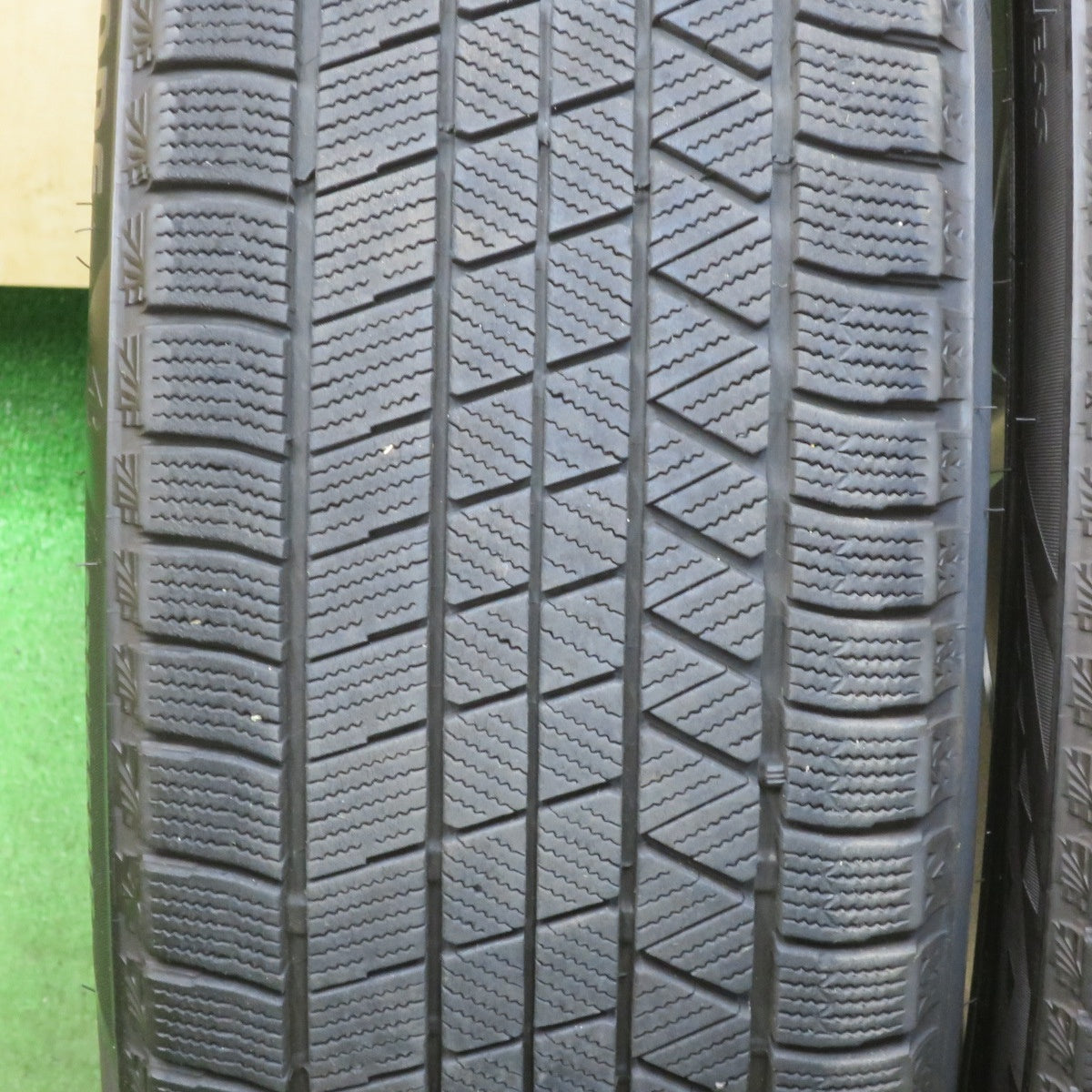 バリ溝！21年！9.5分★スタッドレス 235/45R18 ブリヂストン ブリザック VRX3 SEIN ザイン 18インチ PCD114.3/5H★5112812TTス