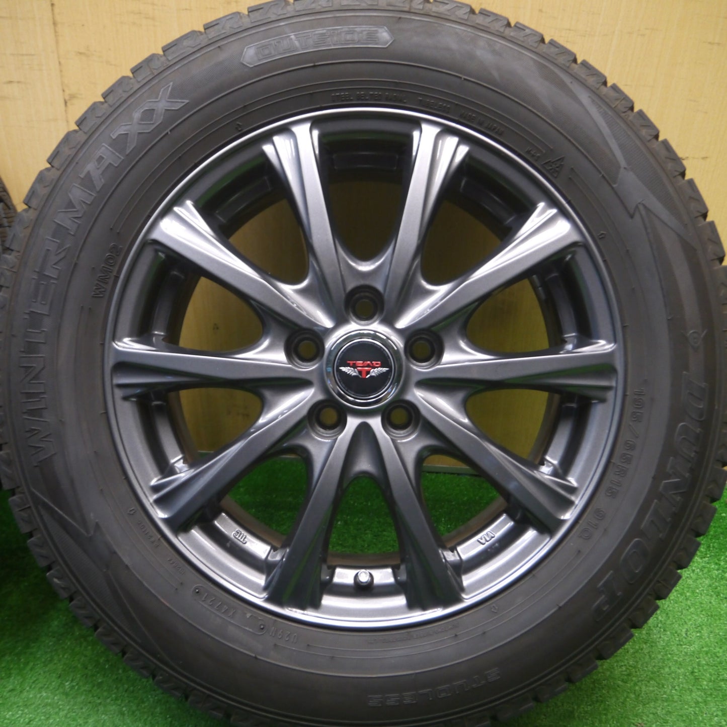 [送料無料] バリ溝！21年！キレイ！9.5分★プリウス等 195/65R15 スタッドレス ダンロップ ウインターマックス WM02 TEAD テッド 15インチ PCD100/5H★4110503Hス