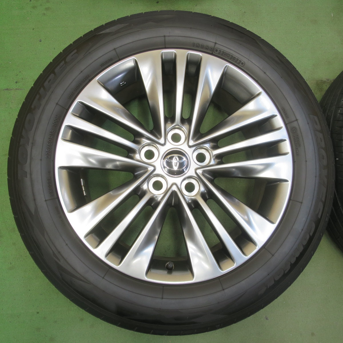 バリ溝！23年！美品！9.5分★トヨタ 40系 アルファード ヴェルファイア 純正 225/60R18 トーヨー プロクセス Comfort コンフォート 18インチ PCD120/5H★6041802イノ