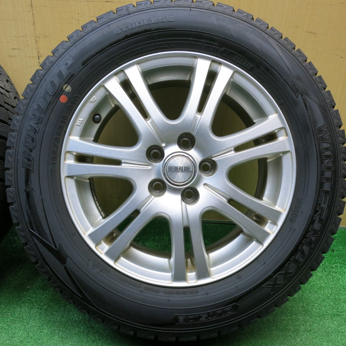 バリ溝！24年！9.5分★プリウス 等 195/65R15 スタッドレス ダンロップ ウインターマックス WM02 REVERLINE リバーライン 15インチ PCD100/5H★5120603HAス