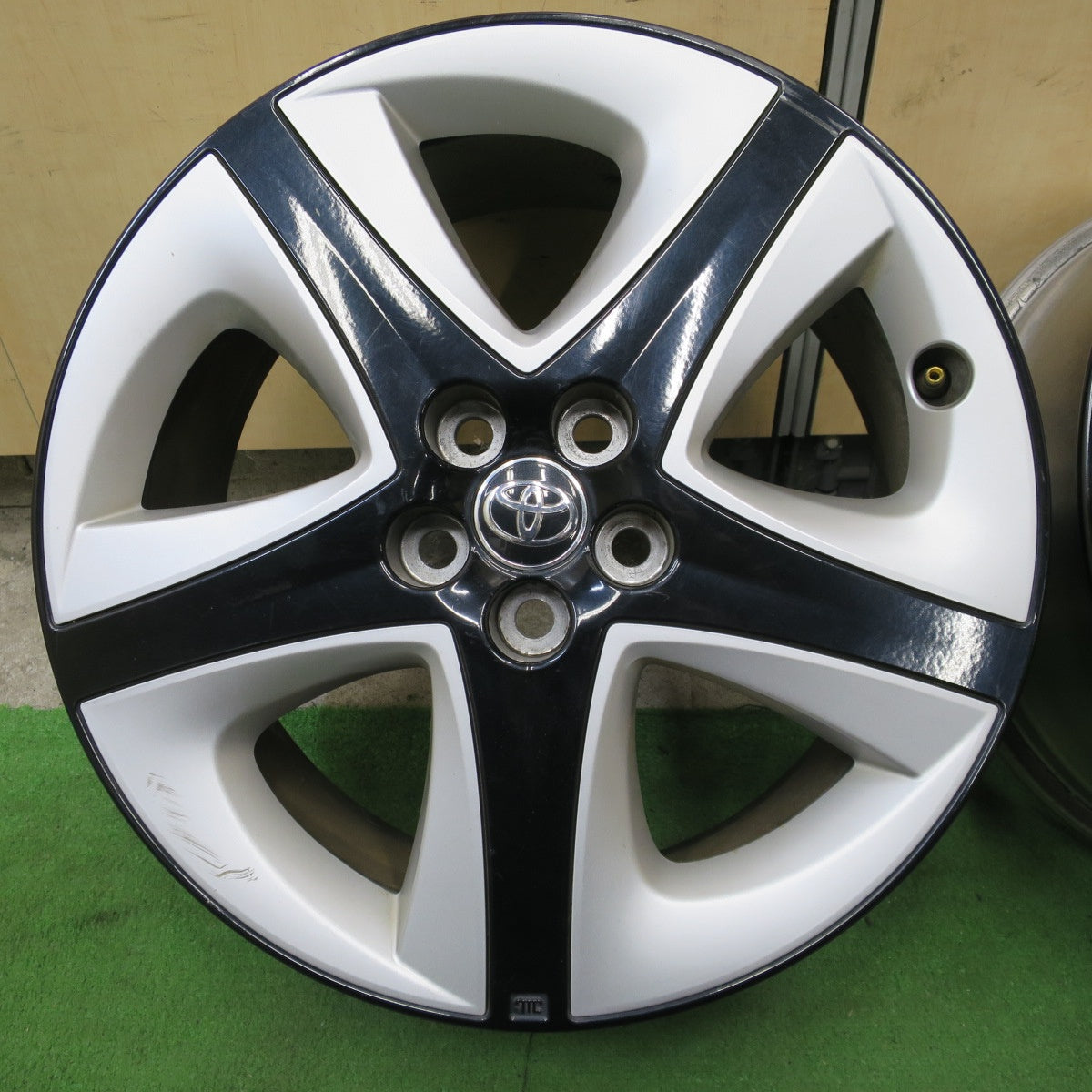 4本価格★トヨタ 50系 プリウス ツーリング 純正 ホイール 17インチ 17×7J PCD100/5H★6060802NGホ