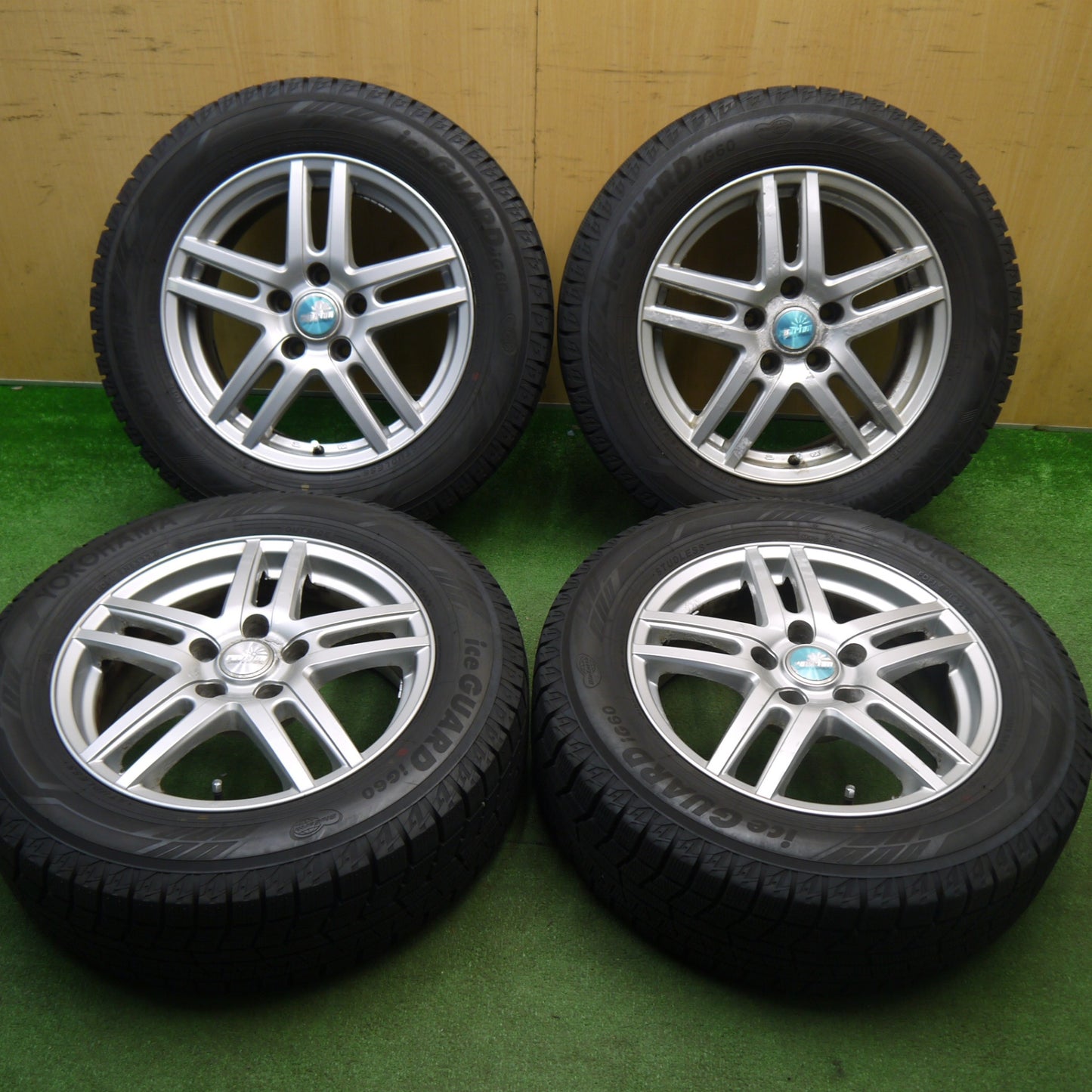 超バリ溝！22年！ほぼ10分★スタッドレス 215/60R16 ヨコハマ アイスガード iG60 ravrion ラブリオン 16インチ PCD114.3/5H★6021004Hス