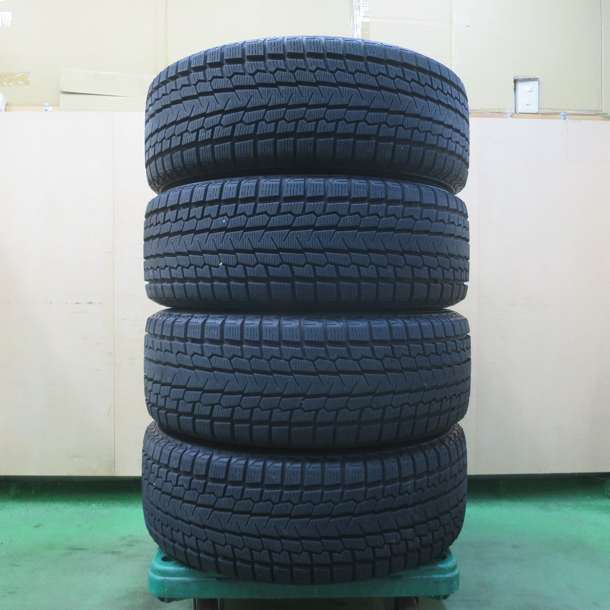 バリ溝！22年！キレイ！9.5分★ボルボ V40 V60 EUROTECH GAYA SOLI 235/60R17 スタッドレス ヨコハマ アイスガード G075 17インチ ユーロテック ガヤ ソリ PCD108/5H★6030506イス