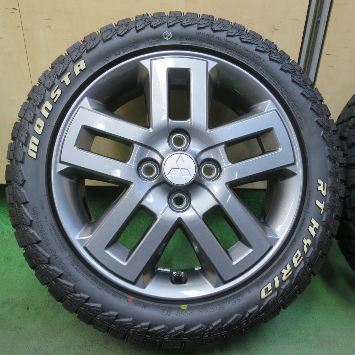 新車外し！26年！ほぼ未使用◎三菱 デリカ ミニ 純正 165/60R15 MONSTA RT HYBRID ホワイトレター 15インチ PCD100/4H◎6071806イノ
