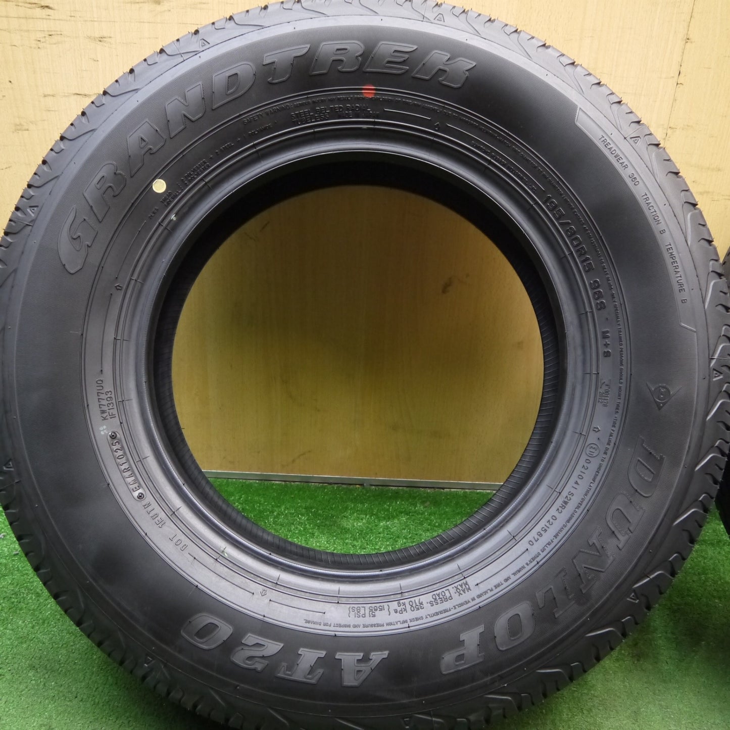 新車外し！25年★195/80R15 ダンロップ AT20 グラントレック タイヤ 15インチ ジムニー シエラ ハイエース 等★5050504HAノタ