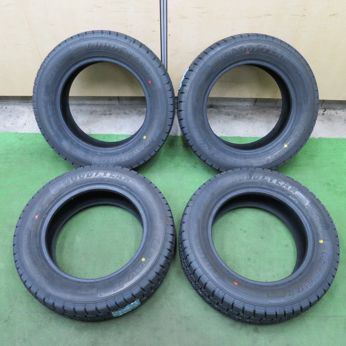 未使用！25年★スタッドレス 195/65R15 グッドイヤー アイスナビ7 タイヤ 15インチ プリウス ノア ヴォクシー ステップワゴン セレナ 等★6041302NGスタ