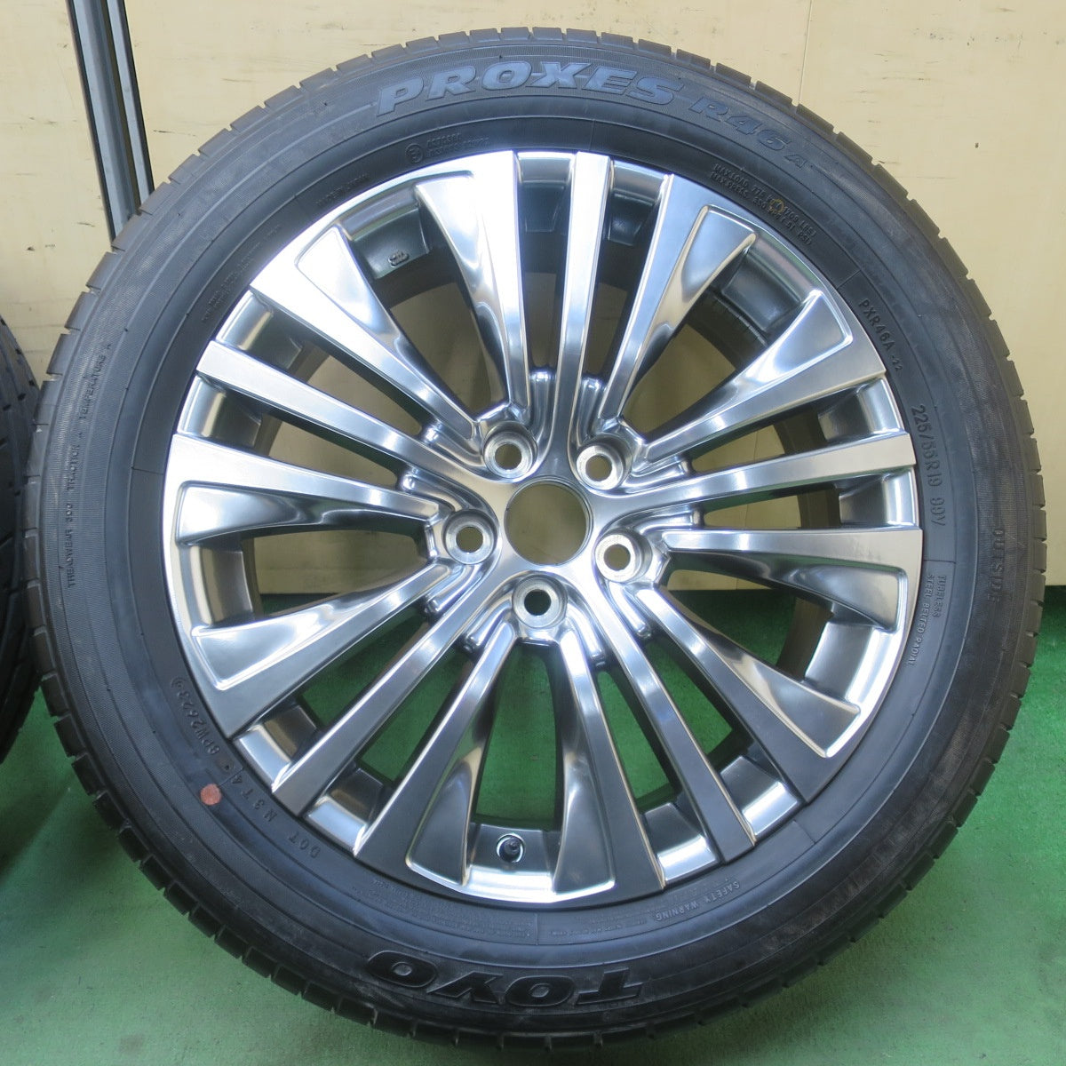 新車外し！23年★トヨタ 80系 ハリアー 純正 225/55R19 トーヨー プロクセス R46A 19インチ PCD114.3/5H★6031401イノ