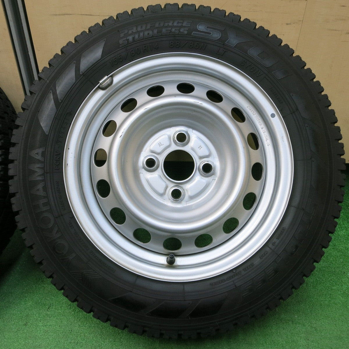 *送料無料* バリ溝！キレイ！9分★プロボックス 等 155/80R14 88/86N スタッドレス ヨコハマ SY01 スチール ホイール PCD100/4H★4040904イス