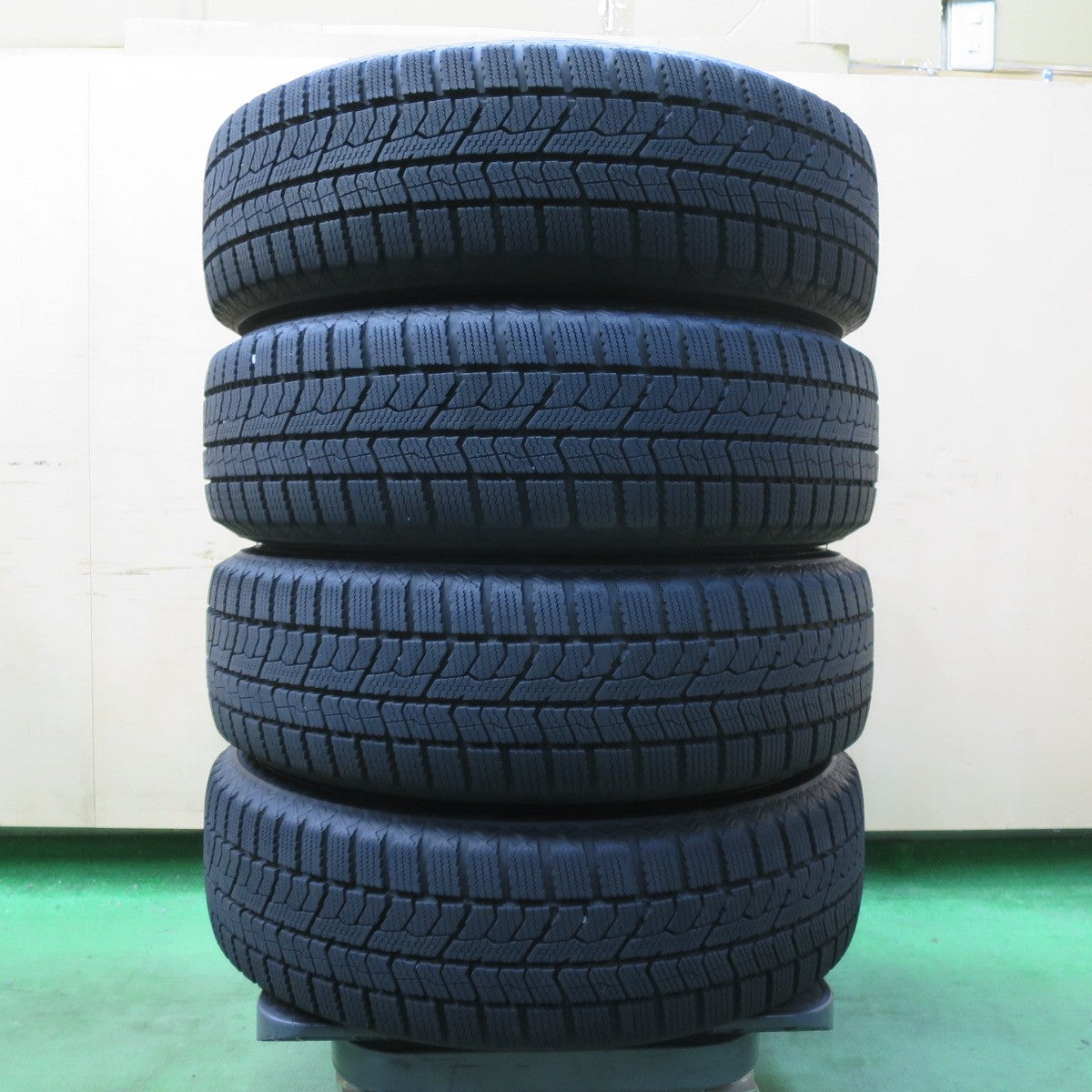 バリ溝！23年！キレイ！9.5分以上★スタッドレス 175/65R15 トーヨー オブザーブ GIZ2 ECO FORME エコフォルム 15インチ PCD100/4H★5053102イス