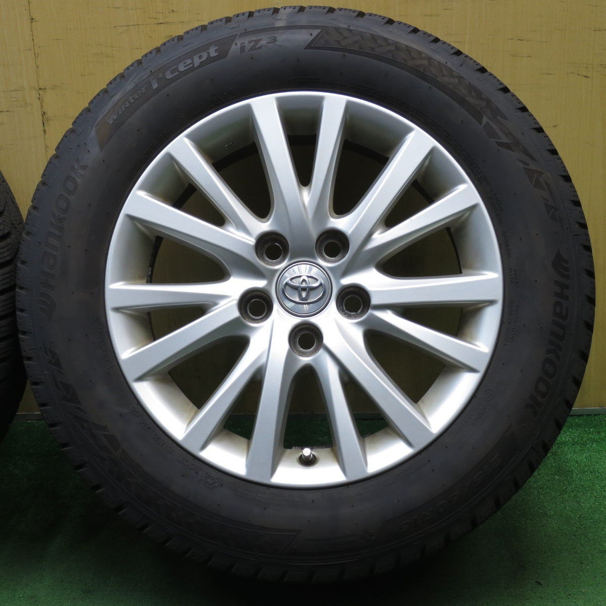 バリ溝！24年！9.5分★トヨタ 130系 マークX 純正 215/60R16 スタッドレス ハンコック ウインター アイセプト IZ3 16インチ PCD114.3/5H★5062105NJス