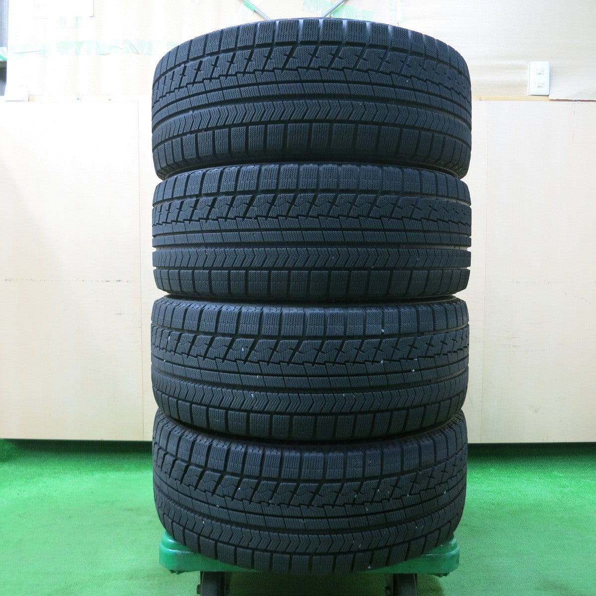*送料無料* センサー付！バリ溝！21年！キレイ！9.5分★レクサス NX バージョンL 純正 225/50R18 スタッドレス ブリヂストン ブリザック RFT PCD114.3/5H★4042409イス