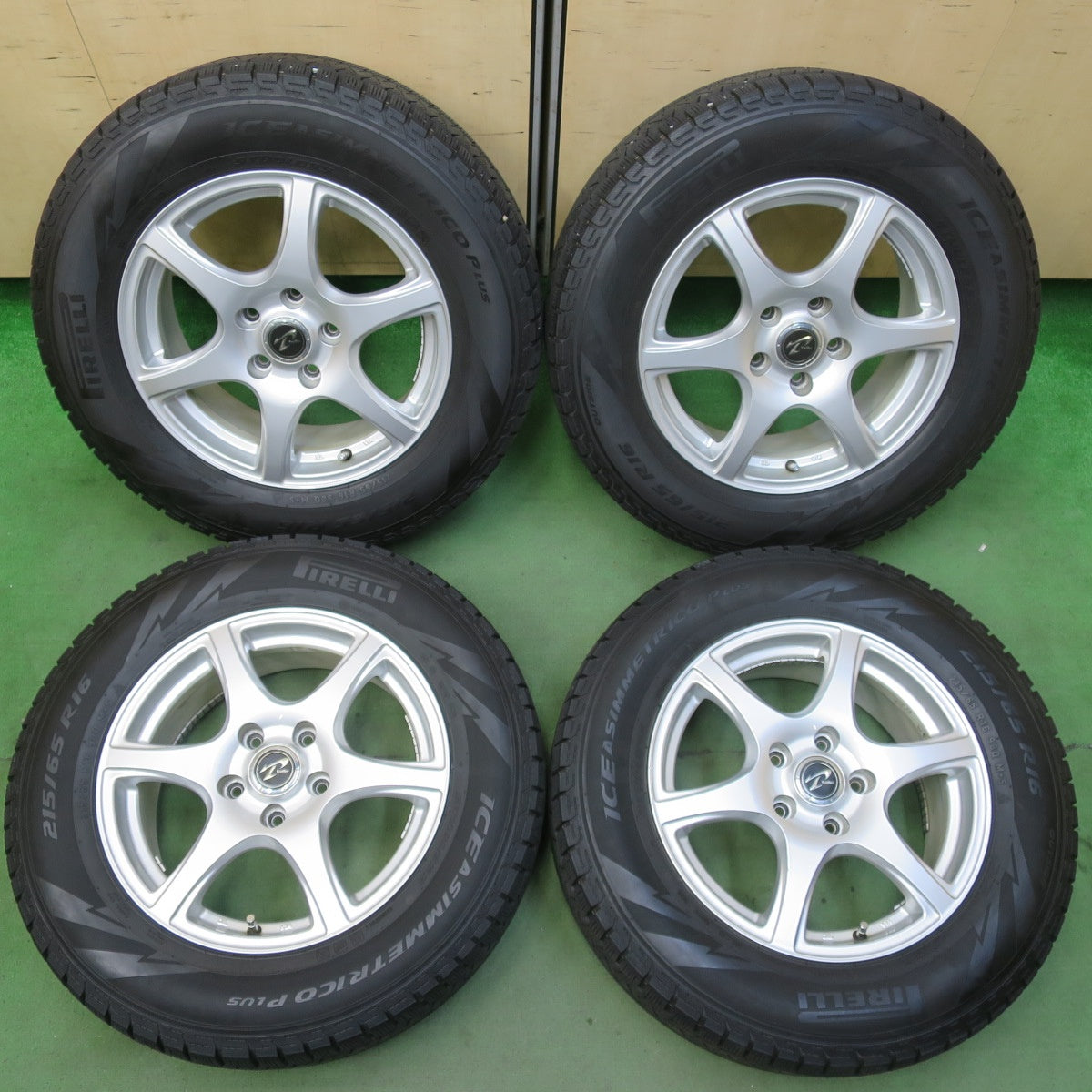 4本価格★スタッドレス 215/65R16 ピレリ アイスアシンメトリコ プラス Treffer トレファー 16インチ PCD114.3/5H★51020301イス