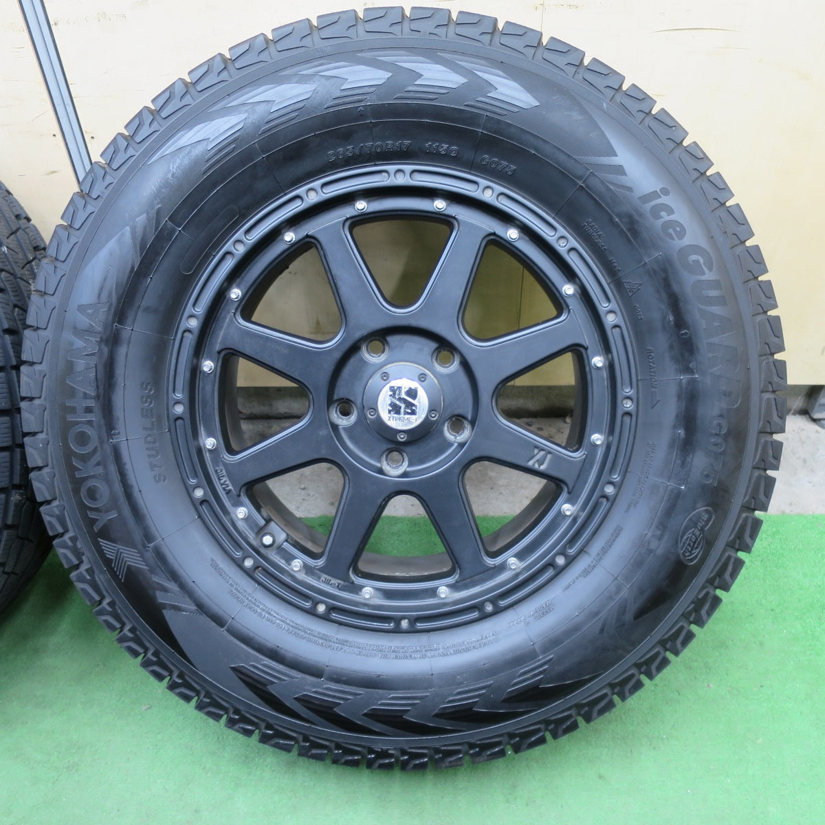 バリ溝！24年！9.5分★ラングラー 等 XTREME-J XJ 265/70R17 スタッドレス ヨコハマ アイスガード G075 17インチ エクストリームJ PCD127/5H★6013108ナス