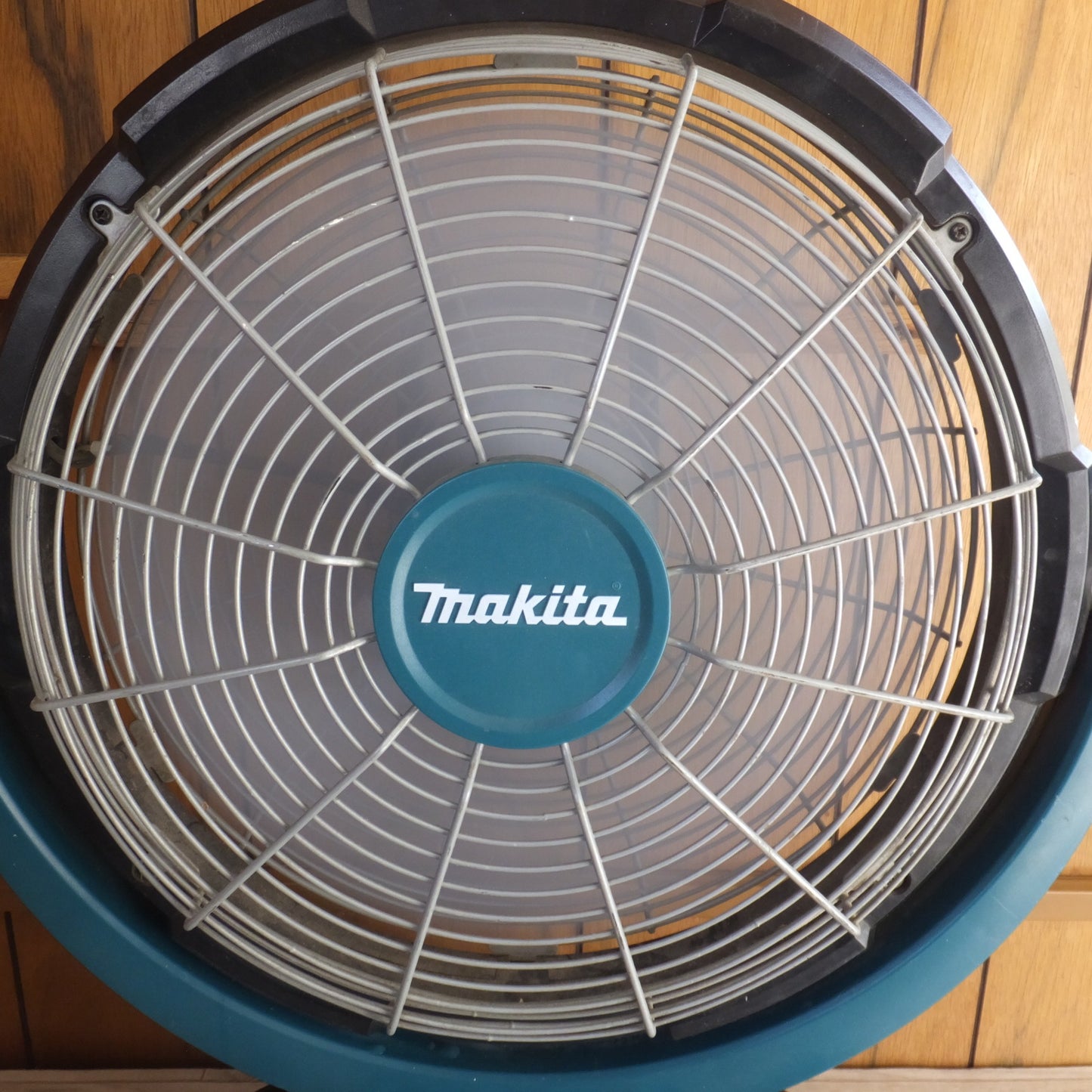 [送料無料] ★マキタ makita 充電式産業扇 CF300D 14.4V/18V　本体のみ★