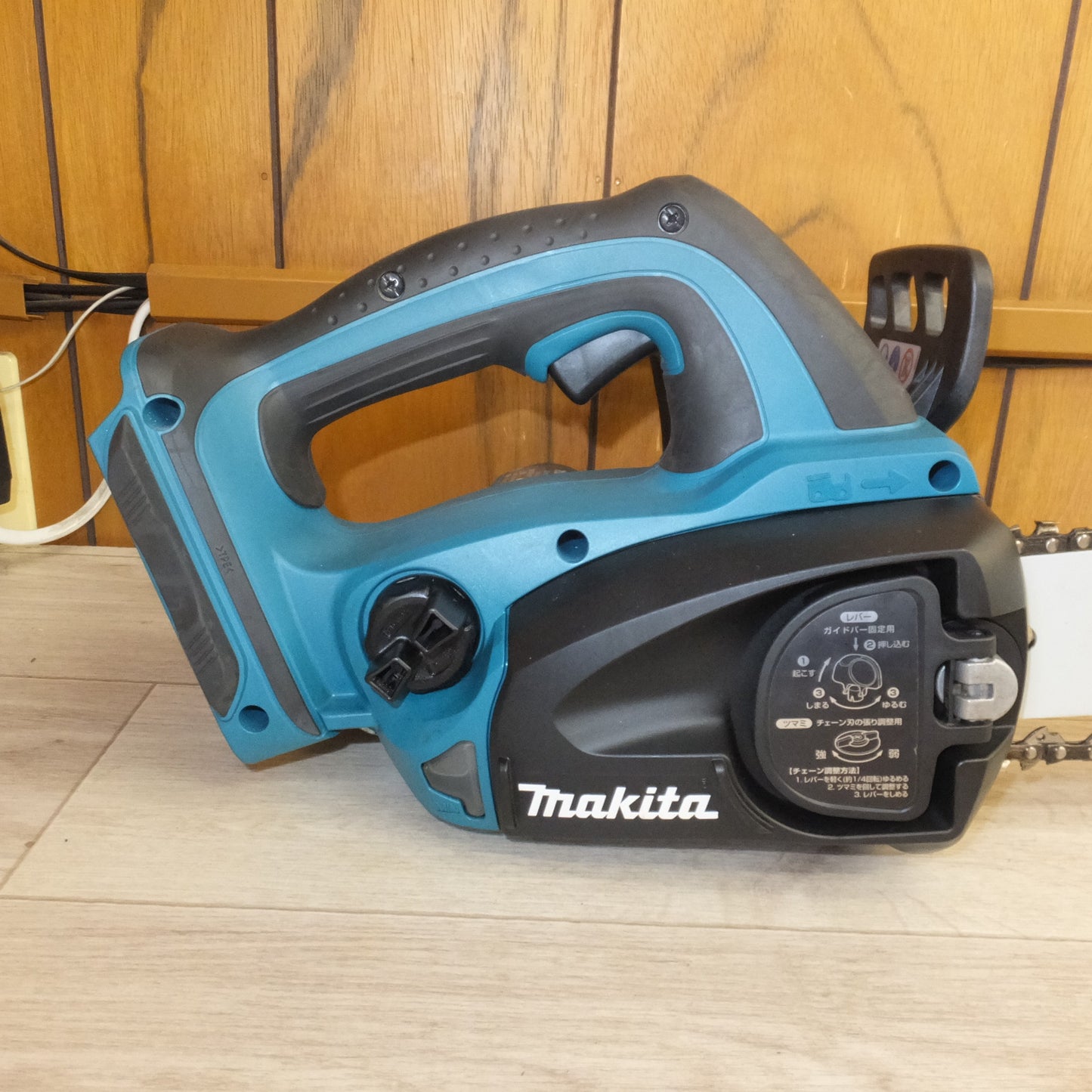 [送料無料] 美品★マキタ makita 250mm 充電式チェンソー MUC250D 36V 本体のみ★