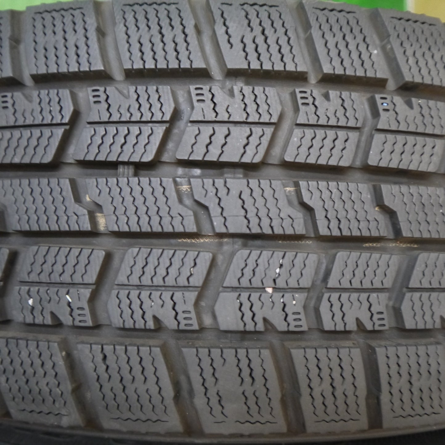 バリ溝！21年！キレイ！9.5分以上★スタッドレス 215/60R17 グッドイヤー アイスナビ7 ravrion RS01 ラブリオン 17インチ PCD114.3/5H★5111806Hス