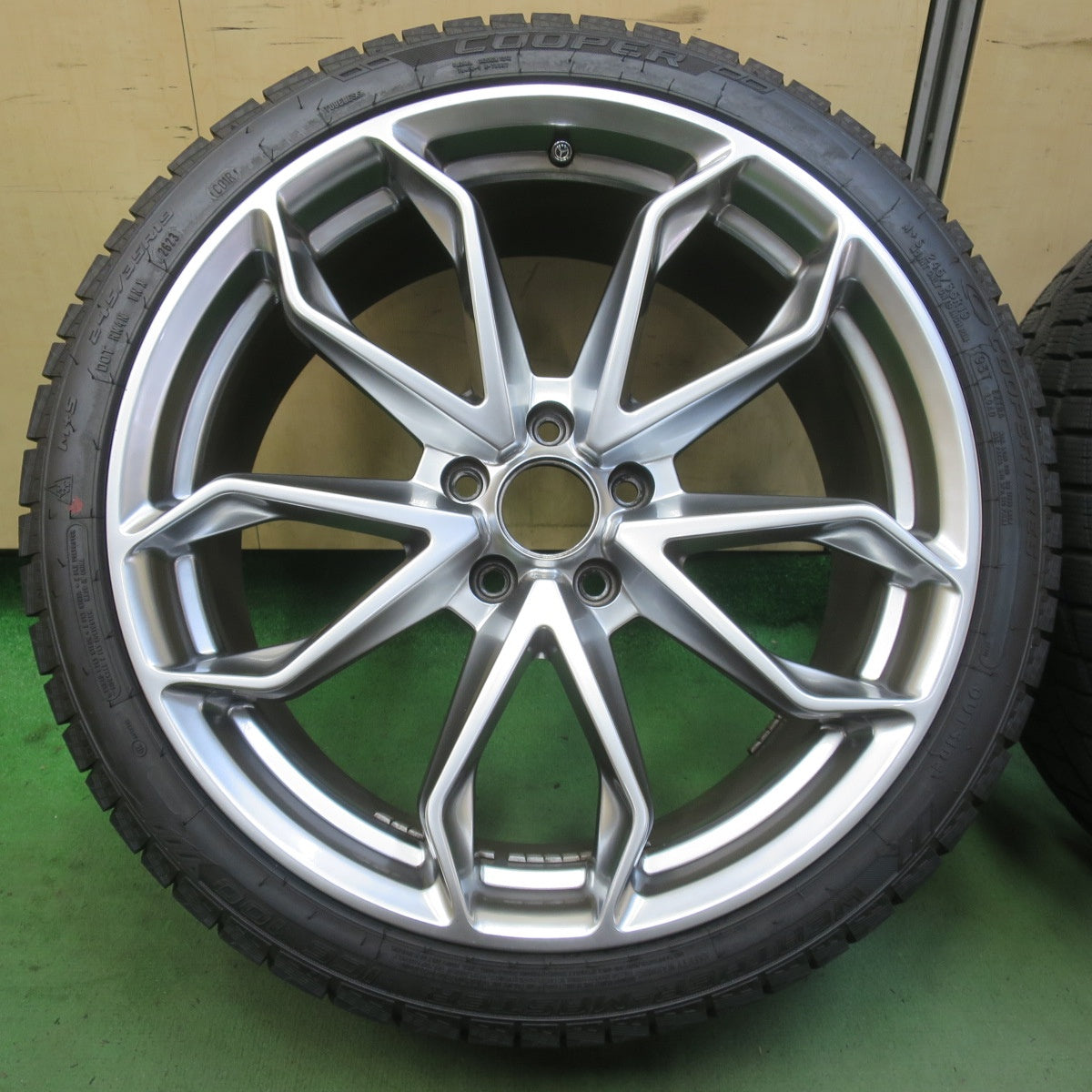 バリ溝！23年！キレイ！9.5分★ベンツ 等 245/35R19 275/35R19 スタッドレス クーパー WEATHER-MASTER ICE 100 社外 アルミ 19インチ PCD112/5H★6052701イス