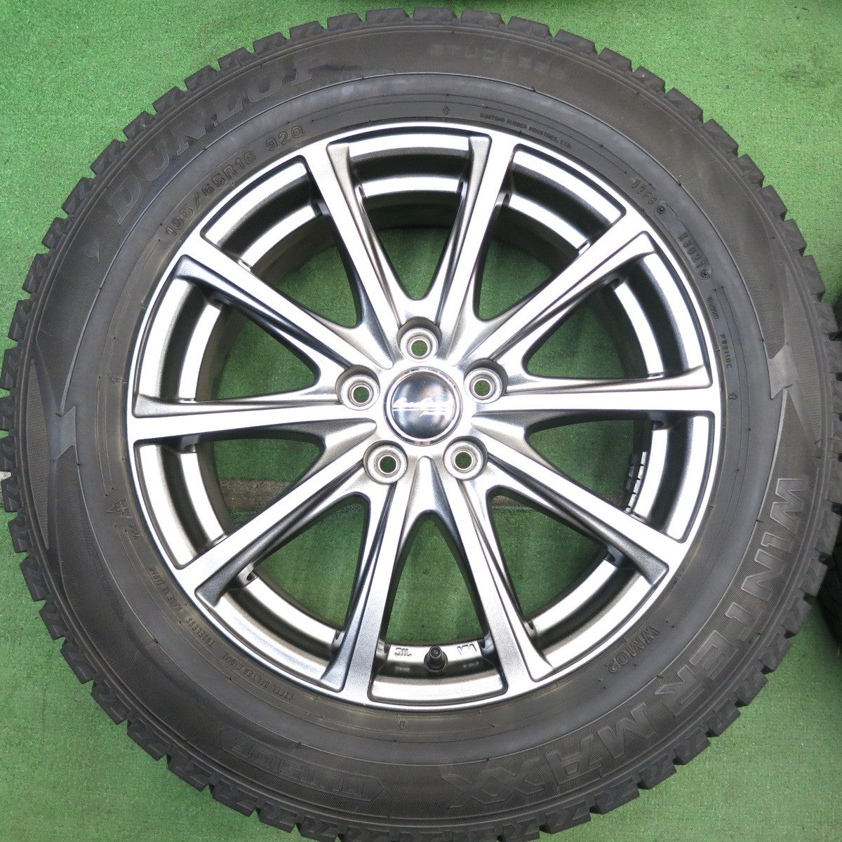 バリ溝！キレイ！9.5分◎ライズ ロッキー 等 195/65R16 スタッドレス ダンロップ ウインターマックス WM02 EuroSpeed MANARAY SPORT ユーロスピード マナレイ スポーツ 16インチ PCD100/5H◎6071210HAス