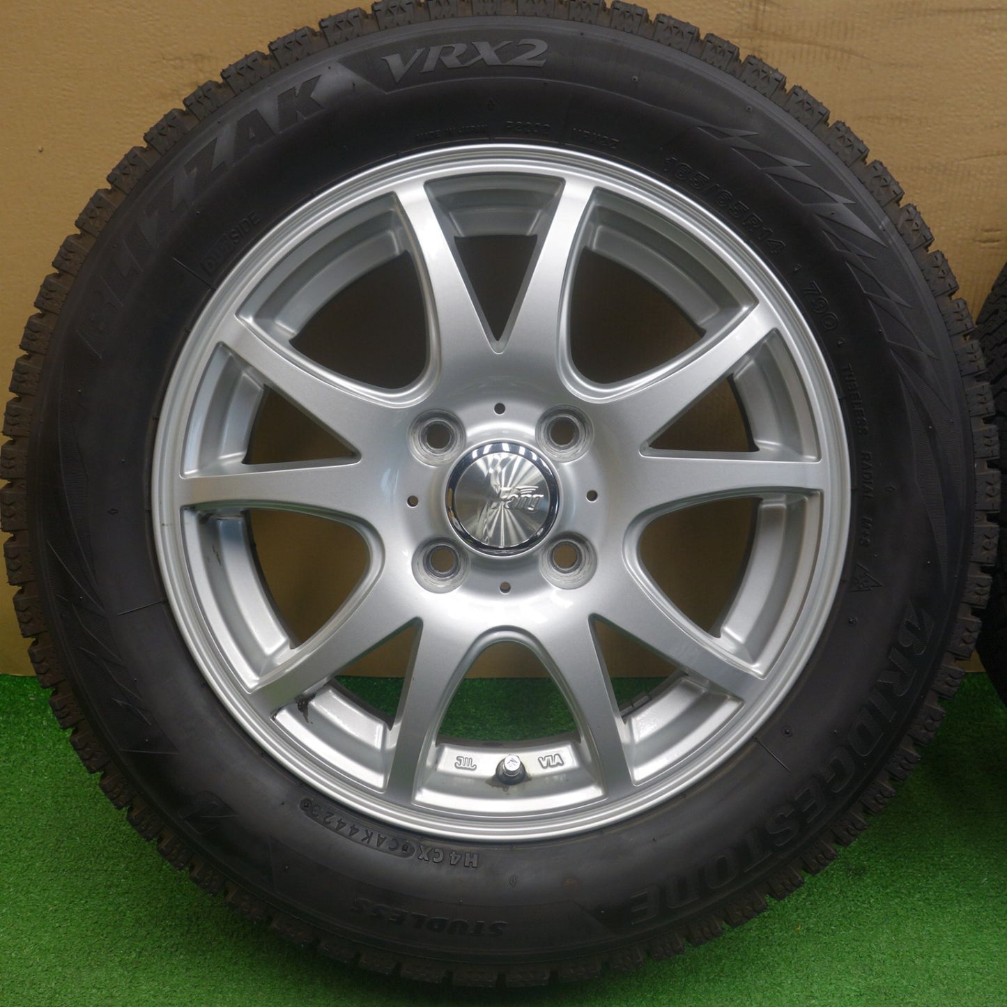 バリ溝！23年！9.5分★スタッドレス 165/65R14 ブリヂストン ブリザック VRX2 Fang ファング 14インチ ソリオ ハスラー 等 PCD100/4H★6041702KTス