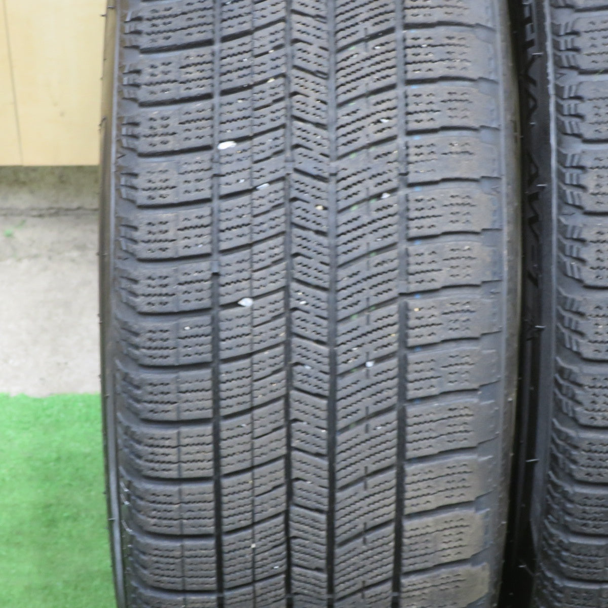 バリ溝！キレイ！8.5分★スタッドレス 215/50R17 ナンカン アイス アクティバ AW-1 MUD BAHN XR-6 マッドバーン 社外 アルミ 17インチ PCD139.7/6H★6042805TTス