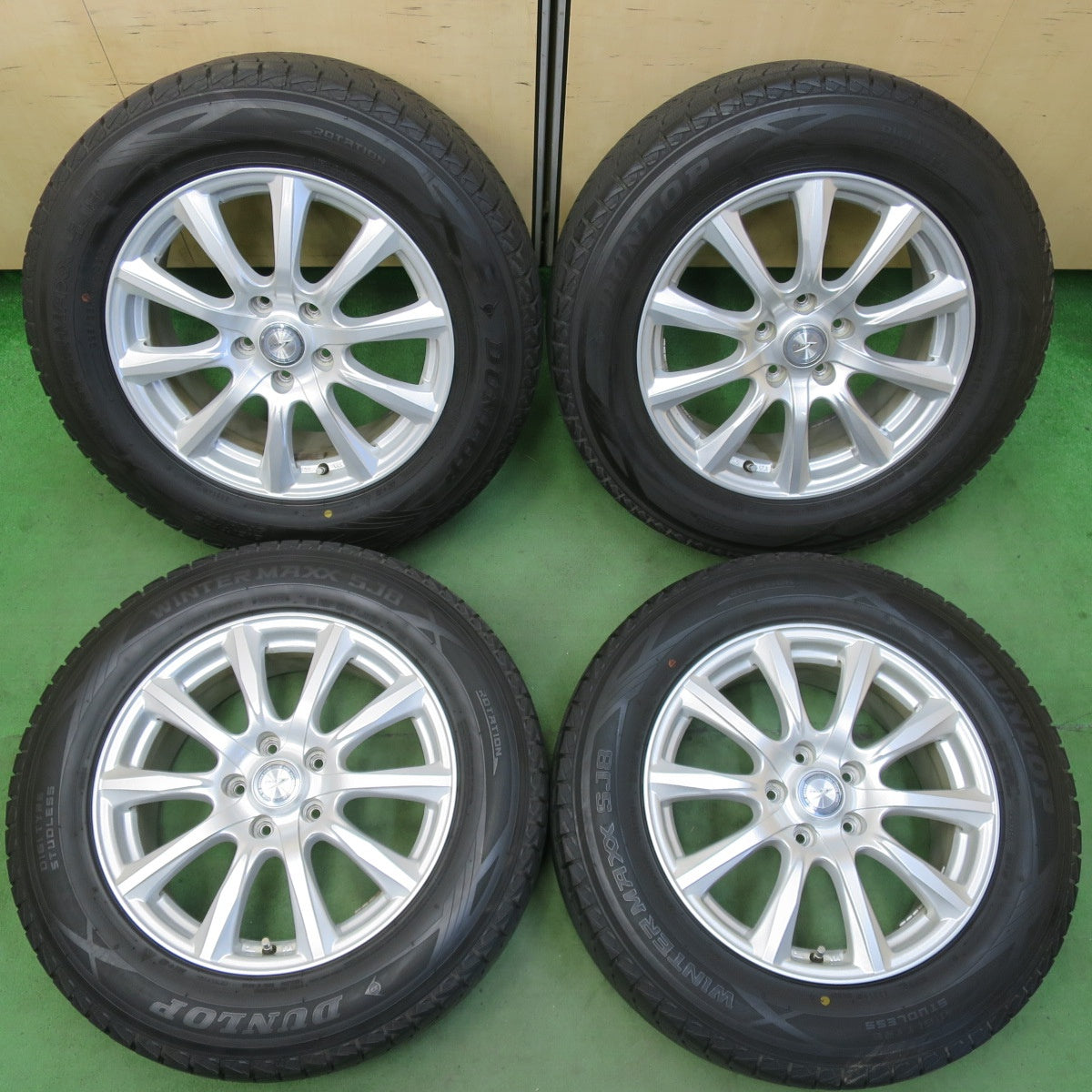 バリ溝！キレイ！9.5分★スタッドレス 225/65R17 ダンロップ ウインターマックス SJ8 JOKER ジョーカー 17インチ PCD114.3/5H★5050805イス