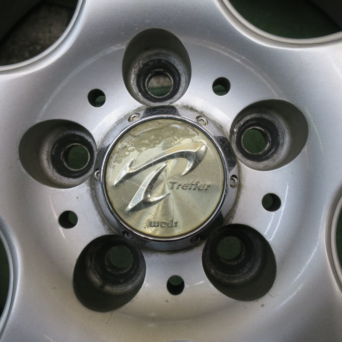 バリ溝！23年！キレイ！9.5分以上★プリウス 等 215/45R17 スタッドレス グリップマックス GRIP ICE X Treffer トレファー 17インチ PCD100/5H★5100201NJス