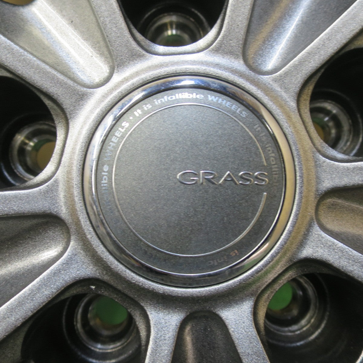 バリ溝！キレイ！9.5分★スタッドレス 225/55R18 ヨコハマ アイスガード G075 GRASS グラス 18インチ PCD114.3/5H★6041107イス