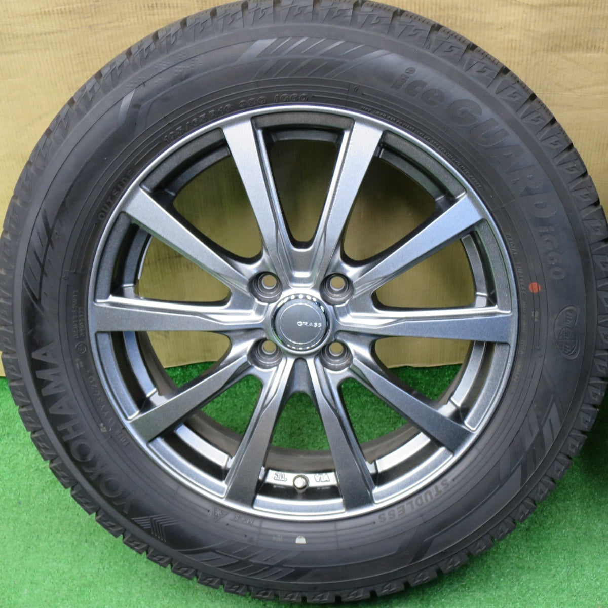 バリ溝！キレイ！9.5分★スタッドレス 195/65R16 ヨコハマ アイスガード iG60 GRASS グラス 16インチ PCD100/4H★6022603NKス