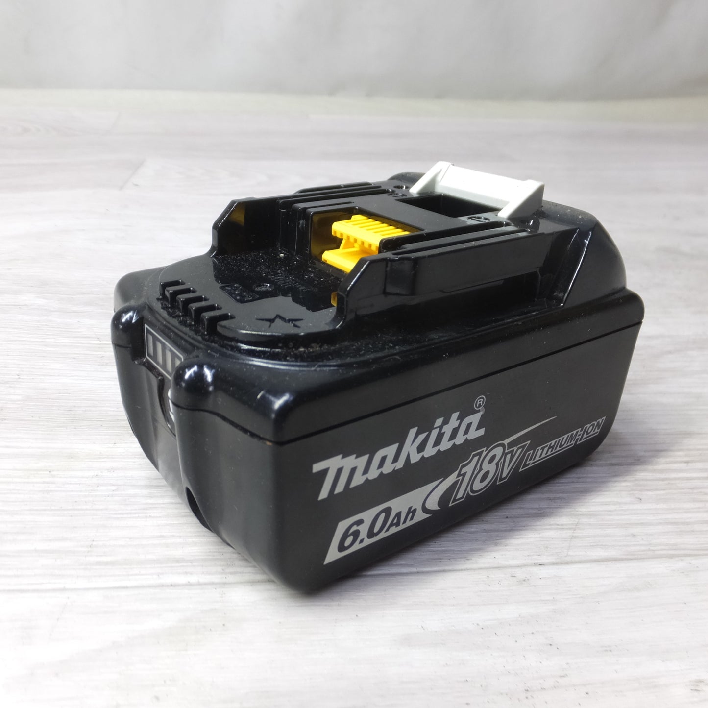[送料無料] ◆マキタ Li-ion リチウムイオン バッテリー BL1860B DC18V 6.0Ah 108Wh 雪◆