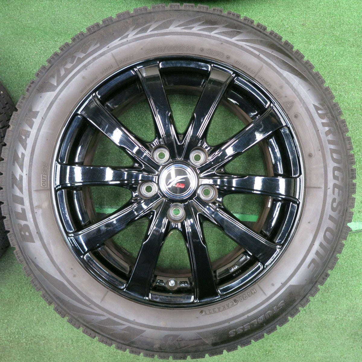 *送料無料* バリ溝！21年！ほぼ10分★スタッドレス 205/60R16 ブリヂストン ブリザック VRX2 Fang ファング 16インチ PCD114.3/5H★4032506TNス