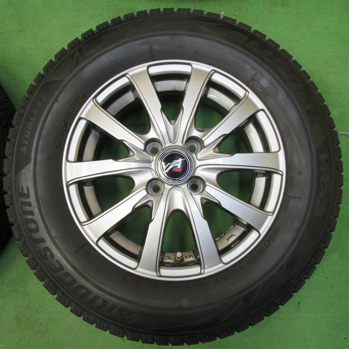 [送料無料] バリ溝！21年！キレイ！8.5分★スタッドレス 185/70R14 ブリヂストン ブリザック VRX2 Fang ファング 14インチ PCD100/4H★4093009イス