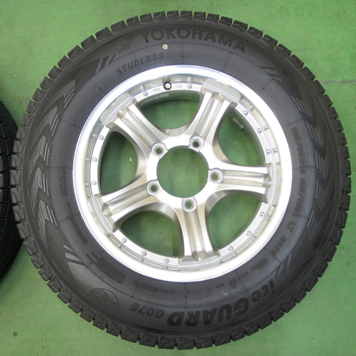 バリ溝！21年！9.5分★ジムニー 185/85R16 105/103L スタッドレス ヨコハマ アイスガード G075 社外 アルミ 16インチ PCD139.7/5H★5032702イス