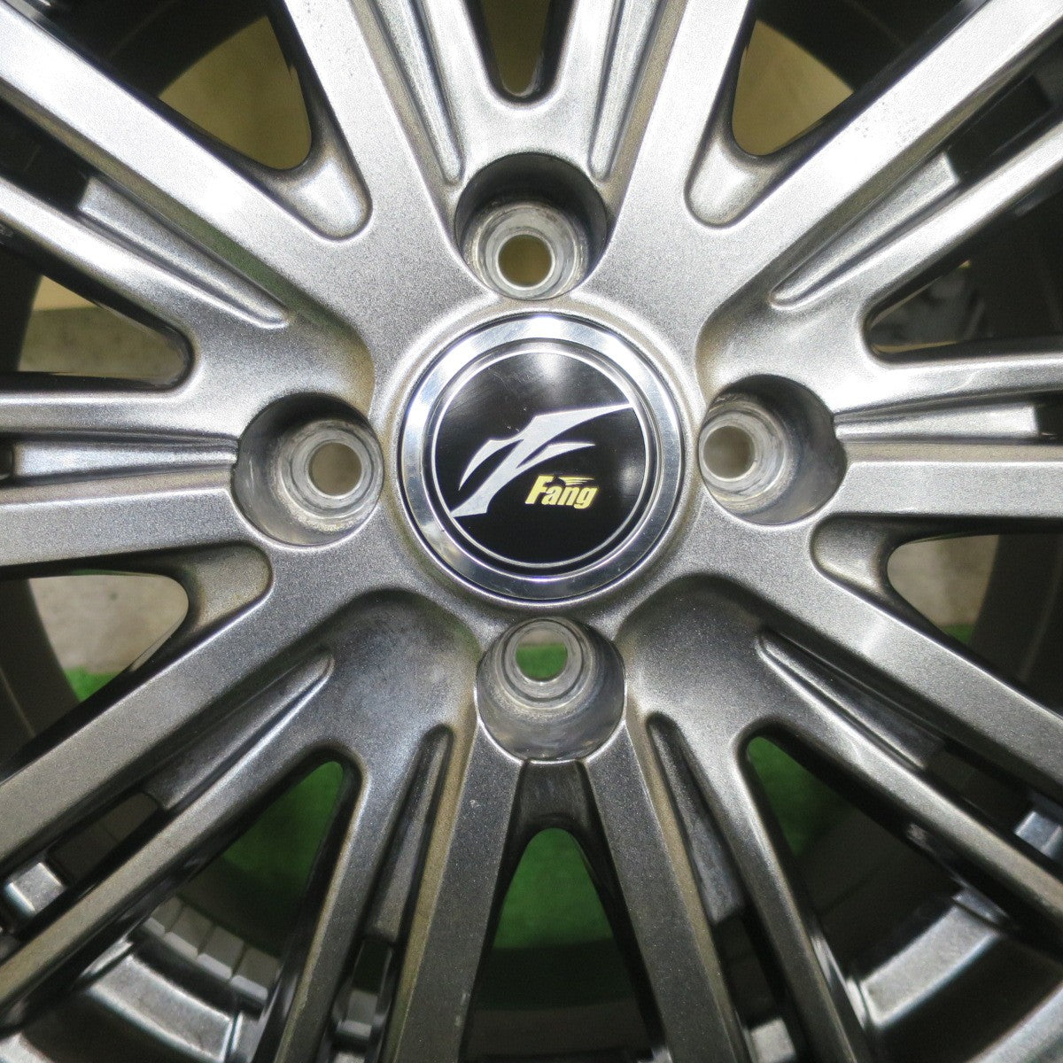 バリ溝！22年！キレイ！9.5分★スタッドレス 175/65R15 ダンロップ ウインターマックス WM02 Fang ファング 15インチ PCD100/4H★5112507TTス