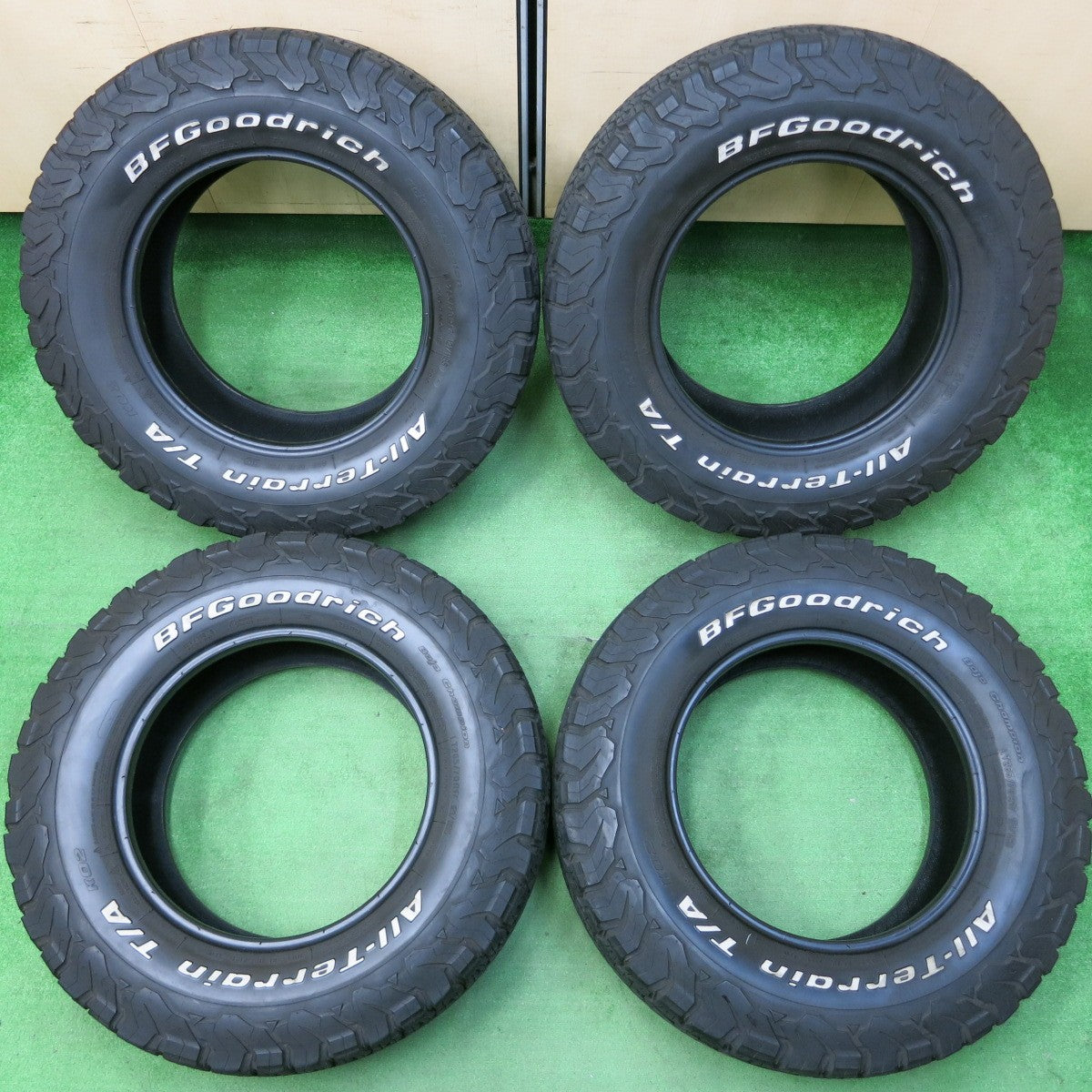 *送料無料* バリ溝★265/70R17 BFグッドリッチ All-Terrain T/A KO2 ホワイトレター タイヤ 17インチ プラド FJクルーザー等★4042102イノタ