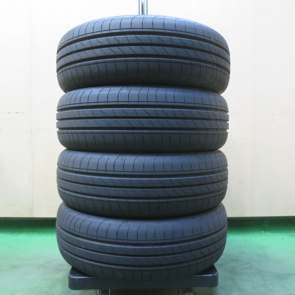 新車外し！26年◎185/65R15 グッドイヤー EfficientGrip Performance2 タイヤ 15インチ アクア フリード プリウス 等◎6081003イノタ