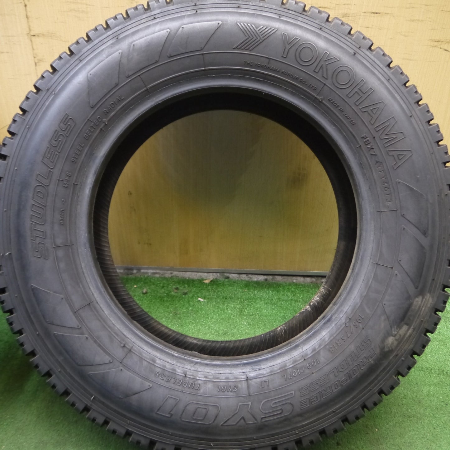 *送料無料* バリ溝！8.5分★小型 トラック バン タイヤ 195/75R15 109/107L スタッドレス ヨコハマ SY01 15インチ★4040209Hスタ