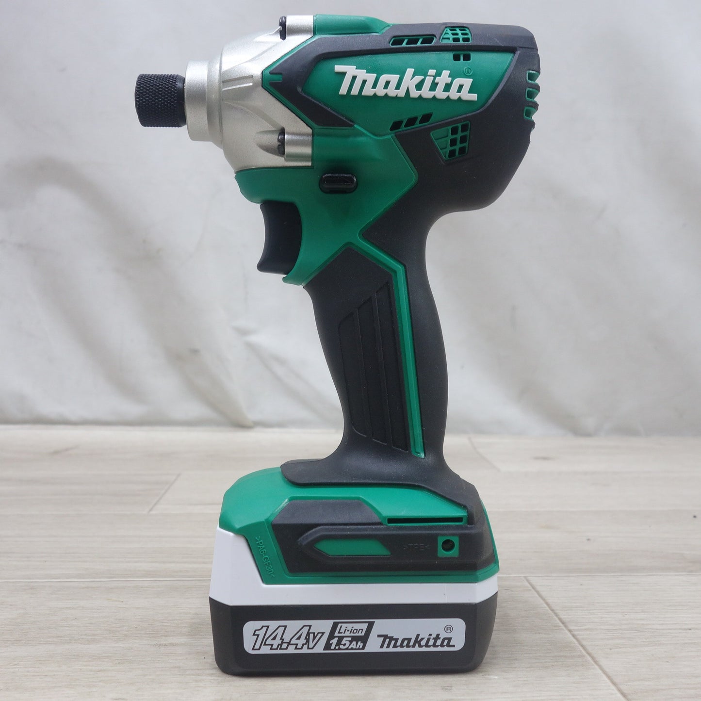 [送料無料] 美品！バッテリー2個◆マキタ 充電式 インパクト ドライバ 14.4V MTD001DSX 充電器 ケース付き 付属品付き 電動 工具◆