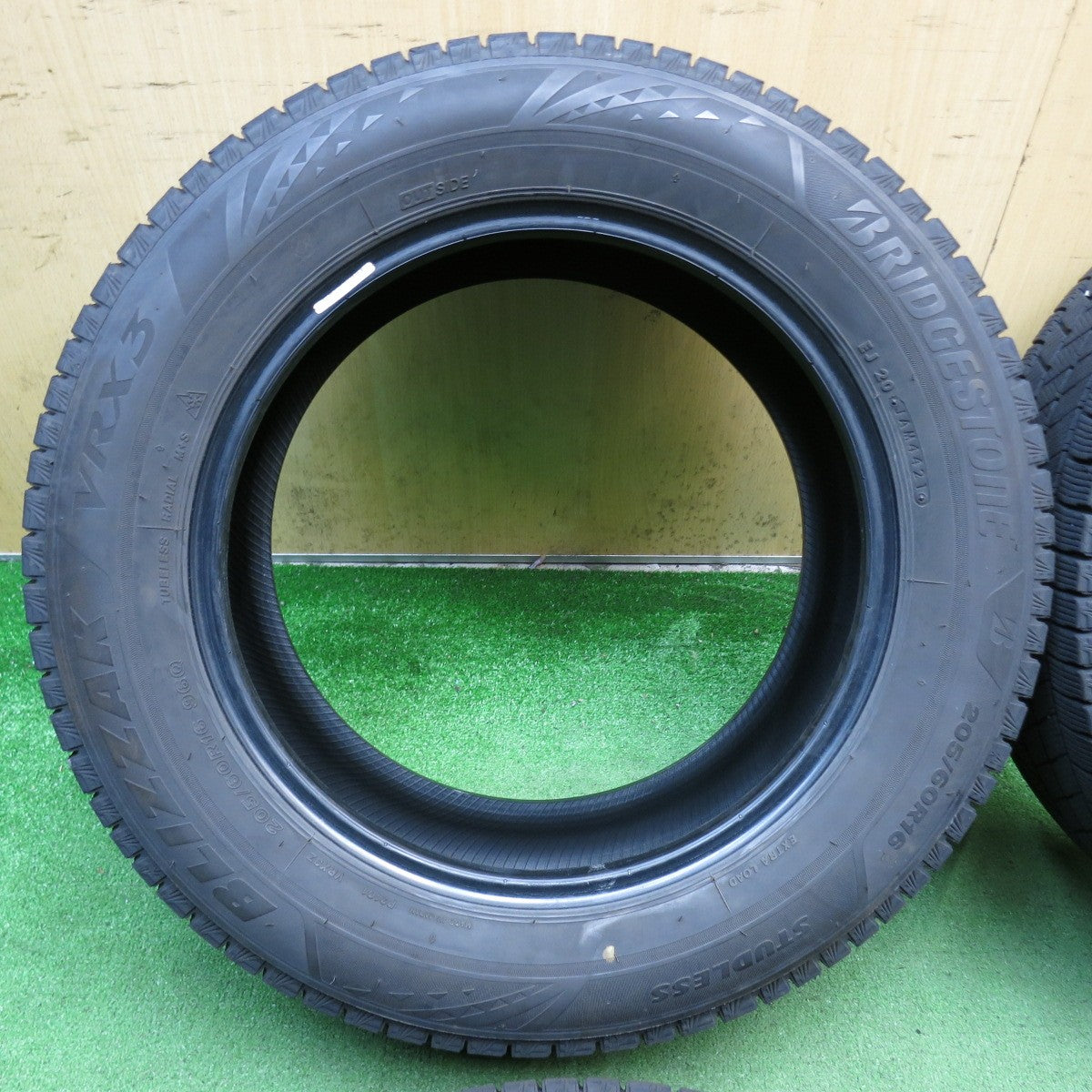 バリ溝！9分◎スタッドレス 205/60R16 ブリヂストン ブリザック VRX3 タイヤ 16インチ ノア ヴォクシー ステップワゴン 等◎6091102KKスタ