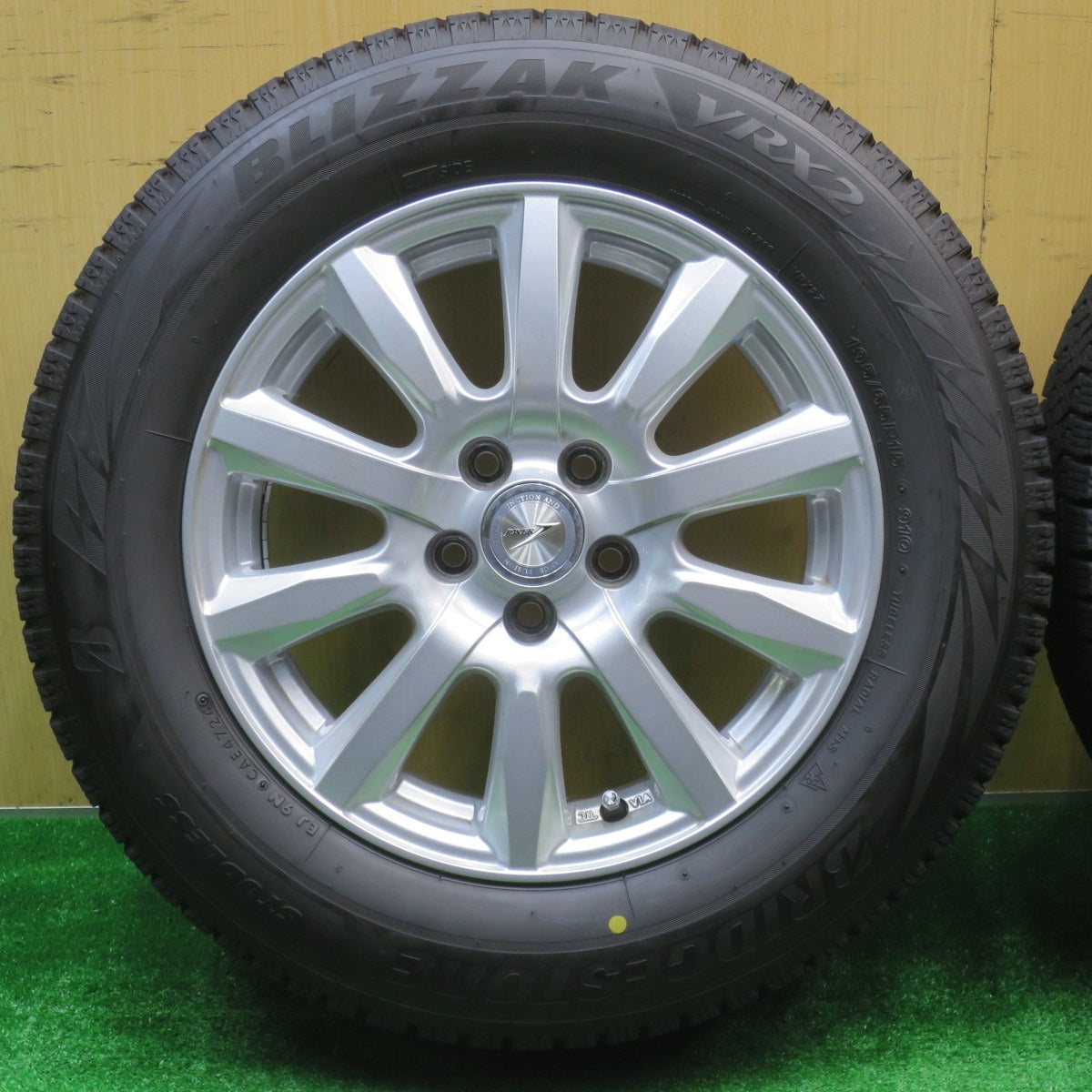 バリ溝！24年！キレイ！9.5分★プリウス 等 195/65R15 スタッドレス ブリヂストン ブリザック VRX2 JOKER ジョーカー 15インチ PCD100/5H★5102203NJス